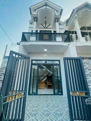 chính chủ ngộp ngân hàng cần bán gấp nhà 1 trệt 1 lầu,shr,thổ cư !00% gần kdl bửu long