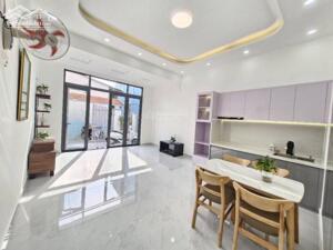 Nhà ngay Lê Văn Việt, TNP A, hẻm xe hơi, 110m2, ngang 5m, nhỉnh 5 tỷ
