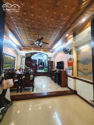 Bán nhà Khuất Duy Tiến, 50m², 4 tầng, ô tô đỗ cửa, khu VIP, an ninh dân trí cao, hơn 17 tỷ