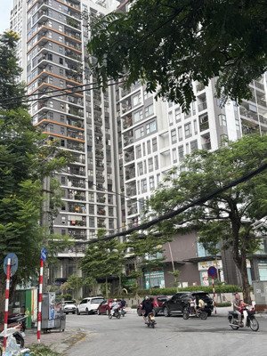 bán nhà mặt phố 46m2 mặt tiền 4,65m vỉa hè 5m tại lý sơn - đức giang giá rẻ còn thoả thuận