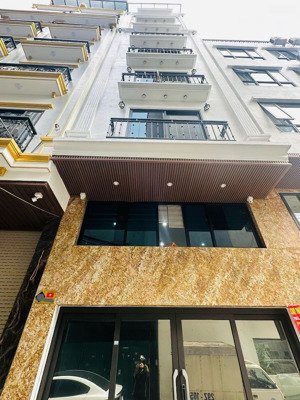 toà nhà mới hoàn thiện, ôtô chạy vòng quanh nhà, trung tâm cầu giấy, dt 65m2 x mt 5.5m x 9 tầng