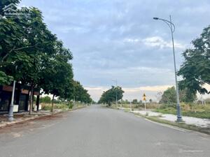 Bán lô đất nằm ngay trung tâm thành phố Biên Hoà-sổ sẵn vị trí cực đẹp-cách sân bay 5km-giá 10tr/m2