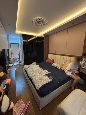 chính chủ cần bá.n nhà 5 tầng phố cự lộc-hàng xóm royal- full công năng -tặng lại 90% nội thất xịn