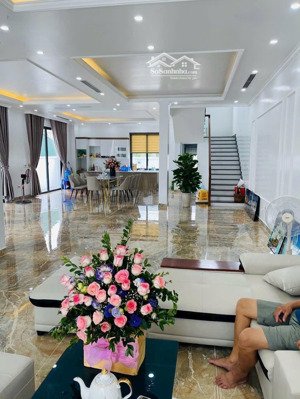 song lập 240m. hoàn thiện siêu đẹp, giá rẻ như nhà thô. vị trí vip, không có căn thứ 2