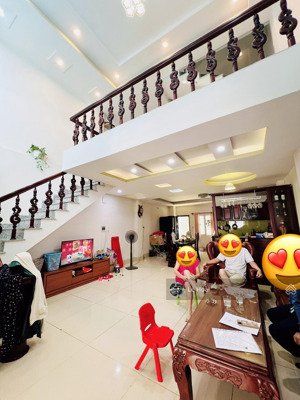 nhà đẹp không điểm chê - 5 tầng bên đh luật - 88.2m2 - xe hơi ngủ trong nhà - sổ sẵn - 10.5tỷ