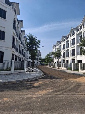 chính chủ cần bán gấp biệt thự mễ trì diện tích 140m2,4 tầng thang máy giá 44 tỷ