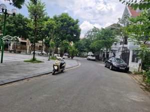 bán biệt thự việt hưng, ngô huy quỳnh, 250m2, giá 90 tỷ, lô góc tòa lâu đài nguy nga tráng lệ