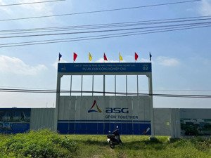 cc bán 90m2. mt 5,5m ngõ ô tô thông. giá tốt nhất thời điểm hiện tại full thổ, cư mai đình sóc sơn