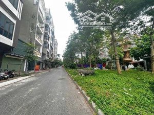 cần bán 50m2 lô đất dịch vụ khu 20ab dương nội. hn, không lỗi gì, giá đầu tư, sổ đỏ pháp lý