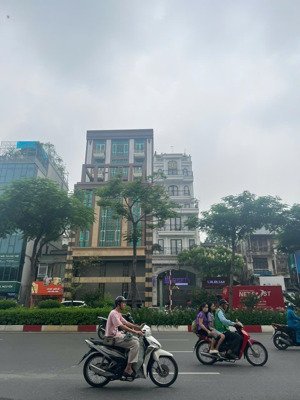 bán nhà mp đại cồ việt 197m. nhà xây mới, thiết kế hiện đại, nội thất sang trọng, vuông vắn