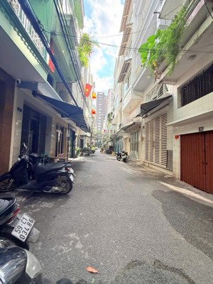 19.5 tỷ- căn góc nhà đẹp 2 mặt tiền đường số xe tải 8m - nhà đẹp 5 tấm đúc btct -quận 4
