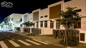 Bán nhà trong KCN Phước Đông Tây Ninh giá chỉ từ 1,2tỷ/căn. Sổ sẵn - cam kết thuê lại-nhận nhà ngay