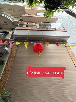 cô mình nhờ bán căn nhà ngay sát mặt phố cầu giấy. dt 60m, 8t, tm. 25tỷ. ô tô vào nhà