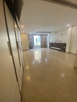 tòa văn phòng hà đông 7 tầng thông sàn thang máy, ô tô tránh vỉa hè, mặt tiền 5,3m, 16,2 tỷ