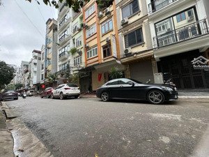 bán nhà phân lô 40m2 chỉ 10 tỷ. trung tâm cầu giấy ôtô tránh, dừng đỗ