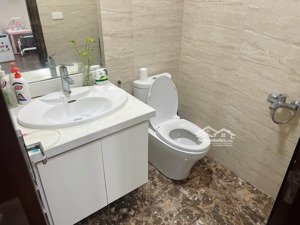 cần cho thuê căn hộ ở ct2b mễ trì hạ 85m2, 2pn, 2 wc giá 13.5tr/tháng nhà ở ngay