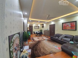 (chính chủ) bán căn 3 ngủ 2wc 130m2, nhà đẹp, đủ nội thất, sẵn sổ đỏ. giá 8,5 tỷ tòa the light