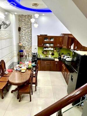 Quận 3, liền kề Trần Quang Diệu_Lê Văn Sỹ, 5 Tầng, 5Pn, 42m2, cho thuê 15tr/th, 7.95 Tỷ