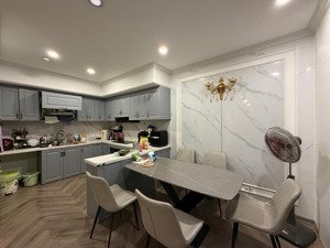 em bán căn hộ chung cư hpc landmark thẳng lê văn lương kéo dài dt 138m2 ( 3n 2wc ) giá 8,x tỷ