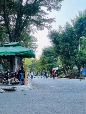 bán nhà 2 mặt tiền hẻm xe tải ngay công viên khánh hội