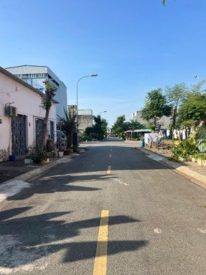 cần bán lô đất đường d10 kdc long hậu nam sài gòn. dt: 5m x 18m, sổ đỏ riêng.