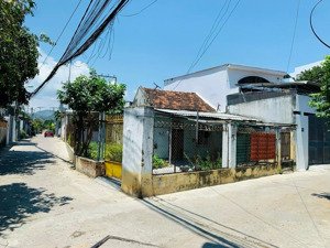 bán lô góc 2 mặt tiền đường nằm trong khu chỉnh vcn phước long 1, giá chỉ có 50triệu/m2