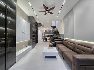 "1t8 sở hữu ngay nhà 113m² tp.hcm, bình chuẩn, ngay nhà thờ giáo xứ bà trà, shr đầy đủ!"