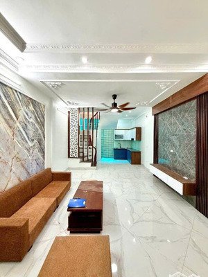 siêu hiếm! nhà trương định 40mx4 tầng, ô tô vào nhà, 5m ra ô tô tránh, kinh doanh, sđcc 9.5 tỷ