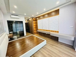 mặt ngõ đại từ - linh đàm - đường ô tô thẳng tắp - nhà mới thang máy - nội thất gỗ xịn - 2 thoáng