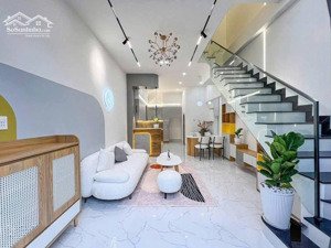 nhà mặt tiền 3 tầng, gần trường cấp 2 bình chánh, thông 2 chiều, sổ hồng riêng