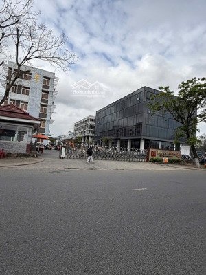 bán lô góc 2 mặt tiền 304m2 gần đại học duy tân, bến xe đà nẵng. có sẵn giấy phép 6 tầng căn hộ.