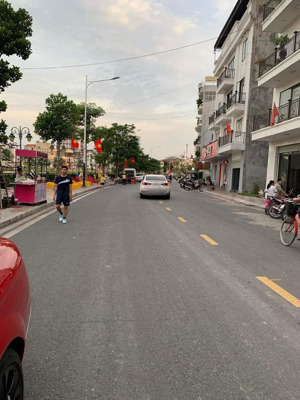 bán nhà 5 tầng mặt đường thế lữ,phố đi bộ,view sông đáng sống