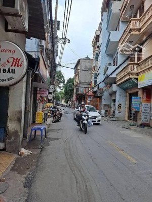 mặt ngõ ô tô - kinh doanh - vừa ở - vừa cho thuê - thang máy- nhà đẹp - chủ đang cho thuê 9 phòng k