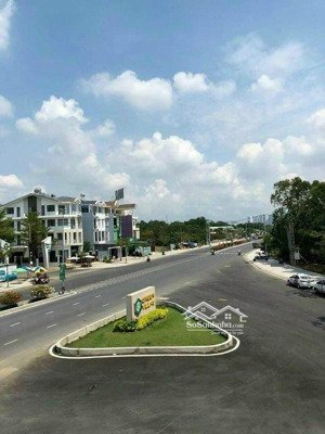 cần bán gấp lô đất vị trí đẹp, thoáng mát, không ép xây dựng giá rẻ chỉ 72tr/m2. lh 
