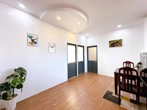 căn hộ 3 phòng ngủ new 100%, thang máy, full nội thất, rộng 70m2, gần cầu vượt 3 tháng 2 q10