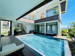cho thuê villa đẹp khu wyndham grand cam ranh giá 32triệu/tháng ( đã bao gồm phí quản lí )