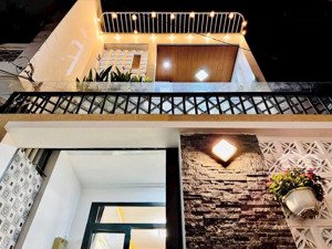 cần bán nhà gấp nhà đường mai văn vĩnh p.tân quy quận 7 giá 4tỷ690/60m2 (5x12m) hẻm 6m, có sổ sẵn