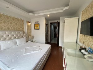 cho thuê nhà mp hàng bè, dt 45mx4t, mt 5m, ts, rb, wc khép kín, mọi mô hình 60tr/th. lh 