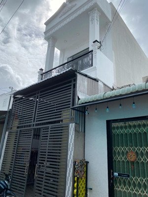 chính chủ cần bán nhà ngay chợ p. 5 giá thương lượng 3 tỷ xx