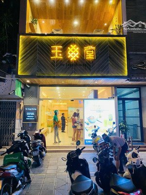 cho thuê mặt bằng tầng 1 phố nguyễn văn huyên diện tích 100m2 mặt tiền 6m vị trí đẹp, giá tốt