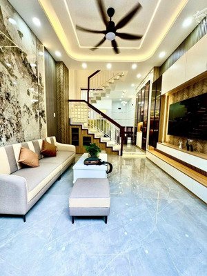 nhà mới đẹp full nội thất- 4 tầng 41 m2 - ngay công viên làng hoa-p8 gò vấp nhỉnh 6 tỷ