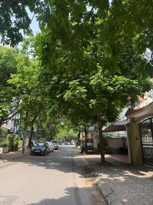 bán gấp biệt thự văn quán vị trí kinh doanh sầm uất dòng tiền cho thuê 70 triệu/tháng 4x tỷ