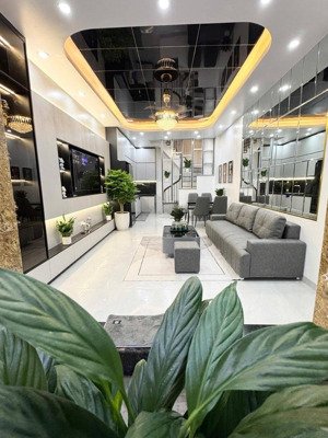 chính chủ bán nhà mới, mặt hồ:văn chương 36 m2, 4tầng ,mặt tiền:3,85m, full nội thất,giá:7,15 tỷ