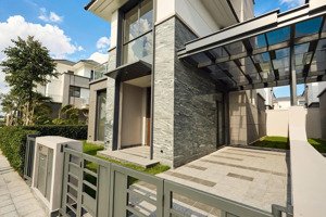 bán căn villa 2 mặt tiền dt 14x20m, 1 trệt 2 lầu. view công viên, khu dân cư ven sông quận 2