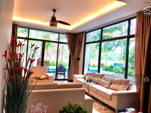 bán biệt thự 180m2 hoàng quyên flamingo đại lải xây 2 tầng 2pn và bể bơi giá 7,x tỷ. lh 