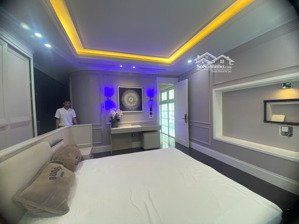 cho thuê biệt thự, full nội thất cao cấp, sát hồ 24,5ha. giá 25 triệu/ tháng