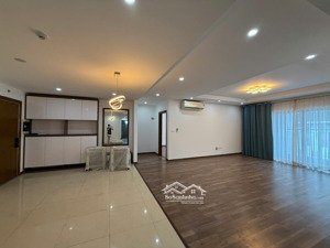 em cần bán căn hộ cao cấp goldmark city diện tích 152m2 tk 4n2vs