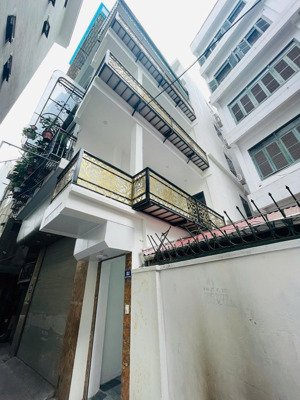 bán nhà 5 tầng, ngõ phố chùa vua, gần phố huế