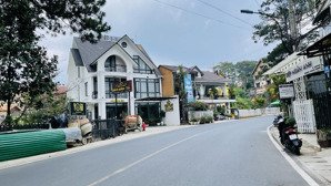 bán nhà phố đã hoàn công đường ô tô 8 mét rộng, giao thông thuận tiện đang cho thuê 16tr/tháng