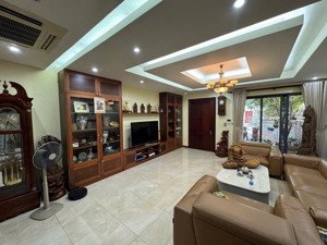 cho thuê biệt thự cầu bươu tại khu đô thị. diện tích 125m2, thiết kế 04 tầng, nội thất điều hoà...